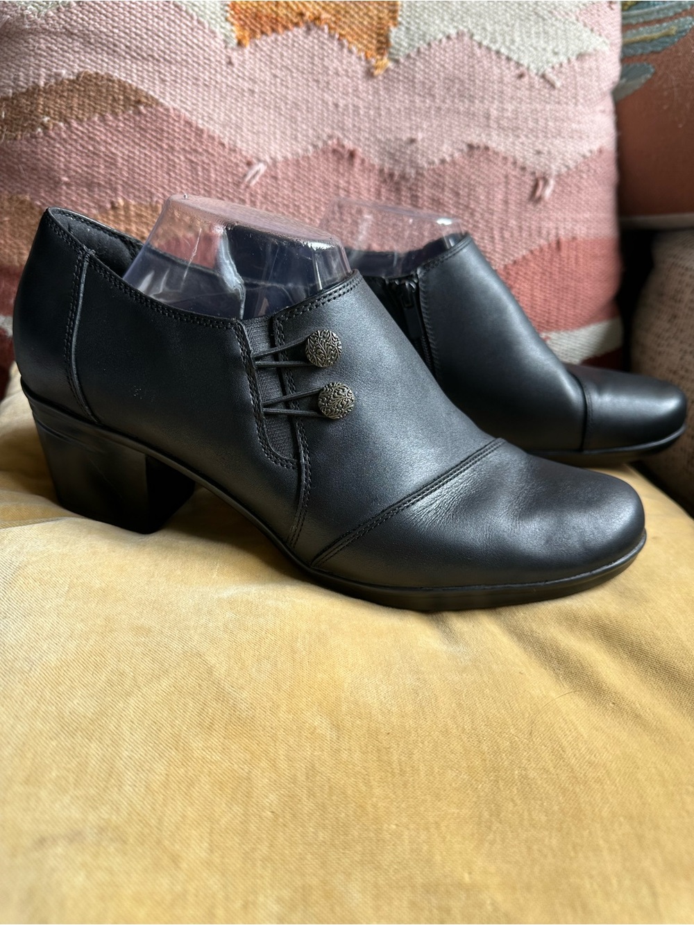 Clarks Black Women's Low Heel Dress Shoe with Decorative Buttons size 12